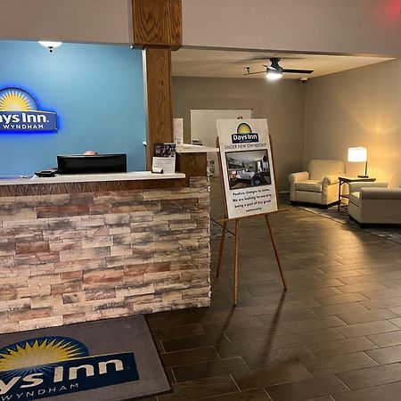 Days Inn By Wyndham Hutchinson Exterior photo