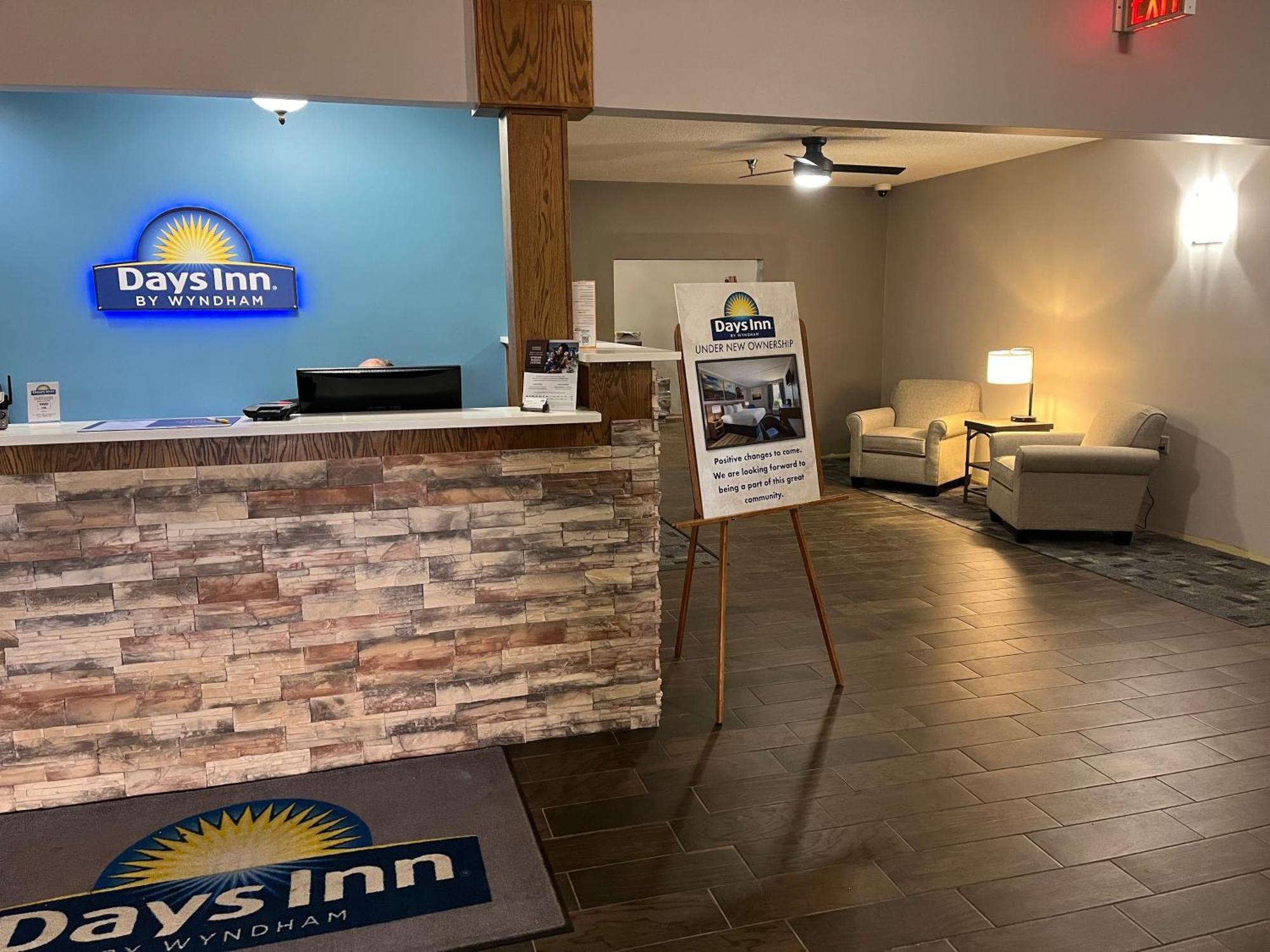 Days Inn By Wyndham Hutchinson Exterior photo