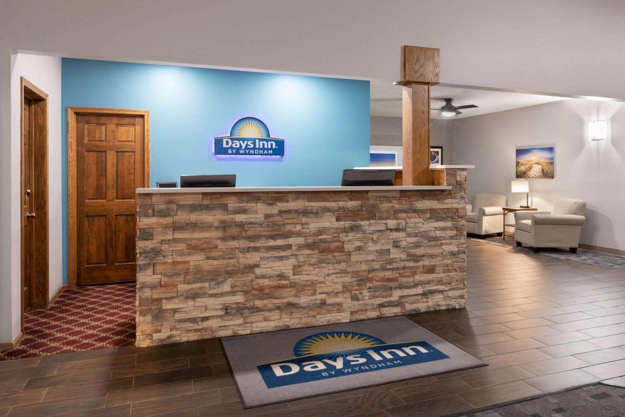 Days Inn By Wyndham Hutchinson Exterior photo