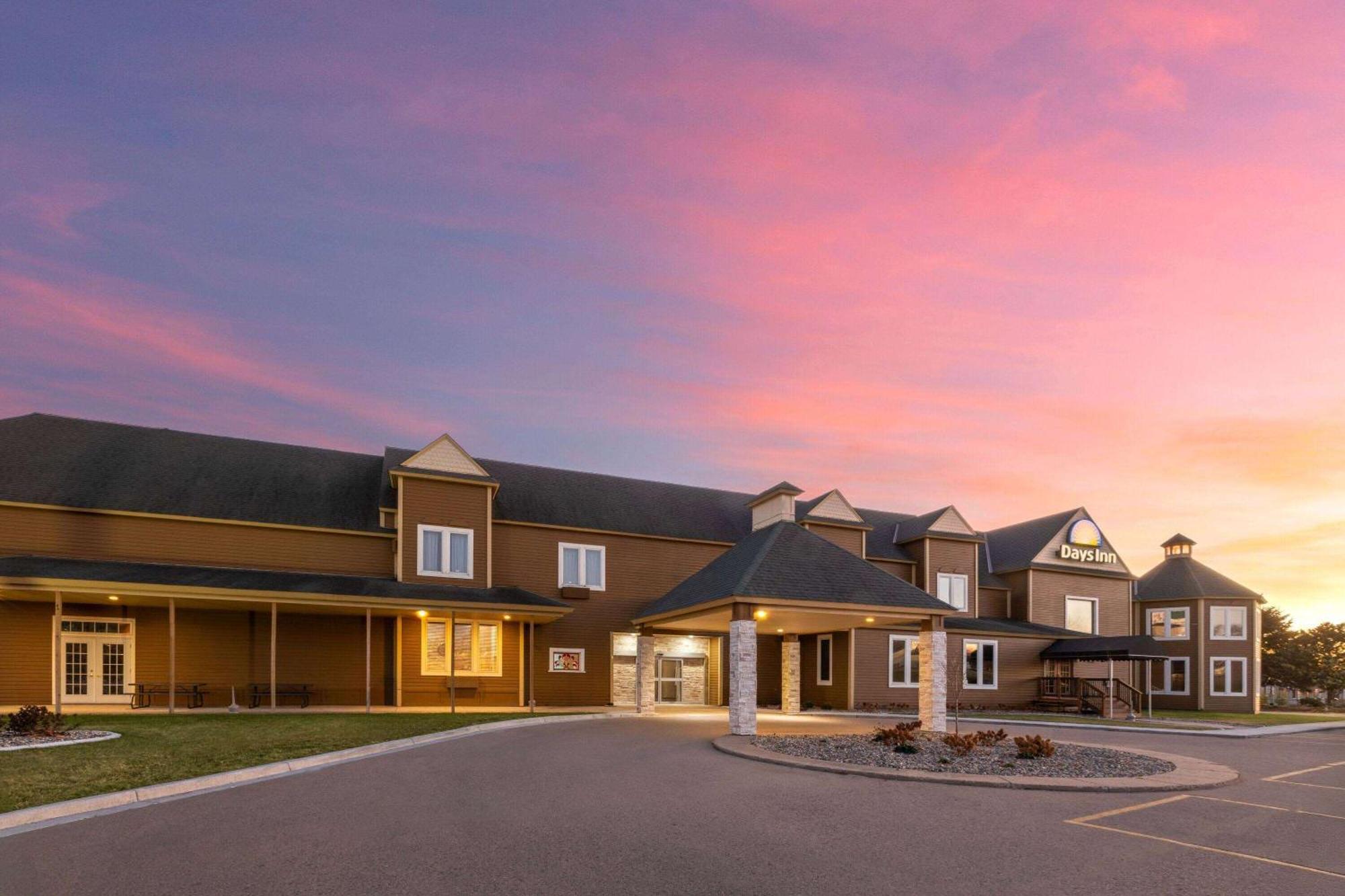 Days Inn By Wyndham Hutchinson Exterior photo