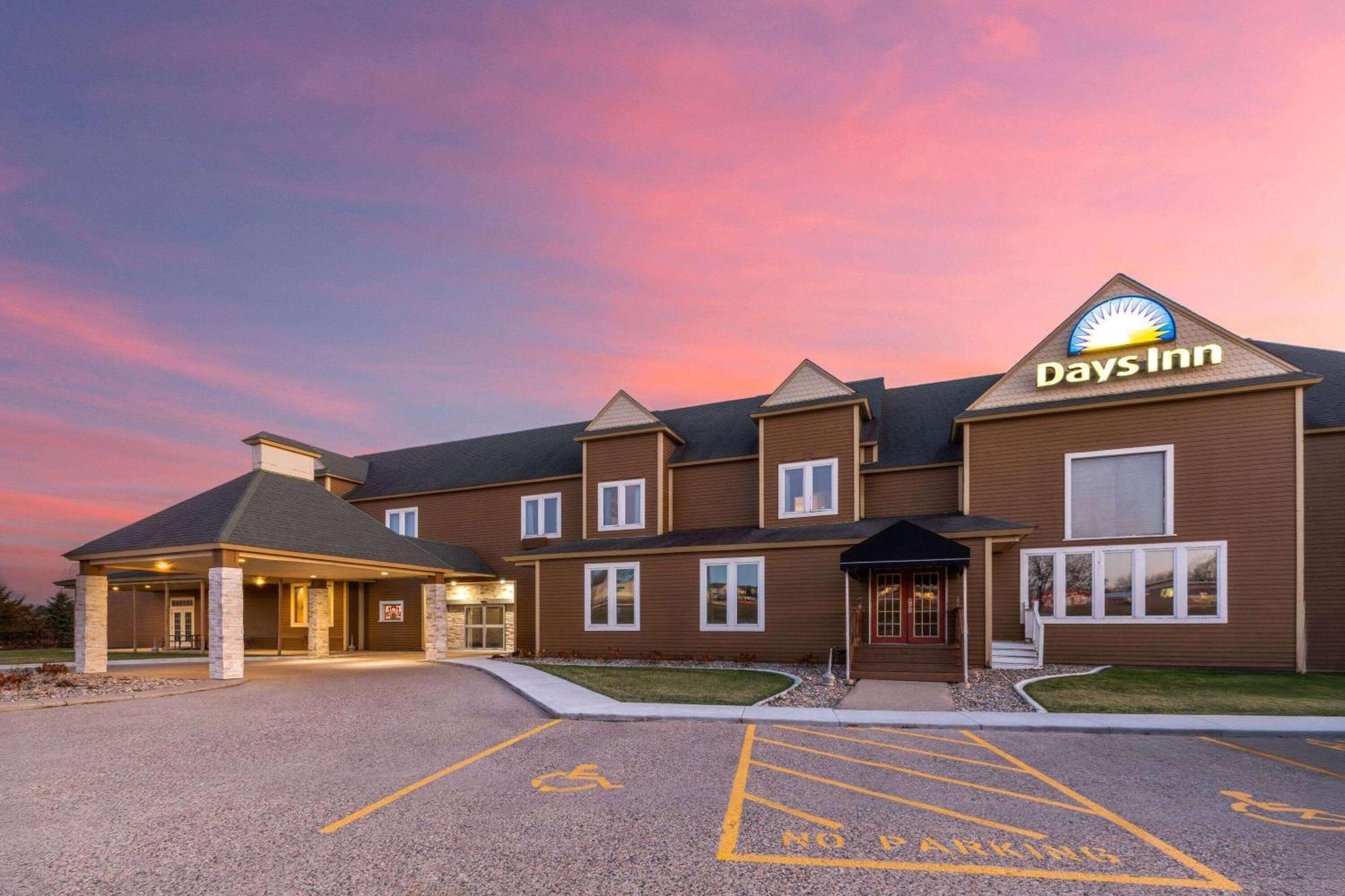 Days Inn By Wyndham Hutchinson Exterior photo